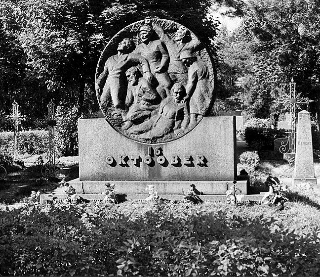 File:Kuueteistkümnenda oktoobri veretöö_mälestusmärk_Rahumäe kalmistu.jpg